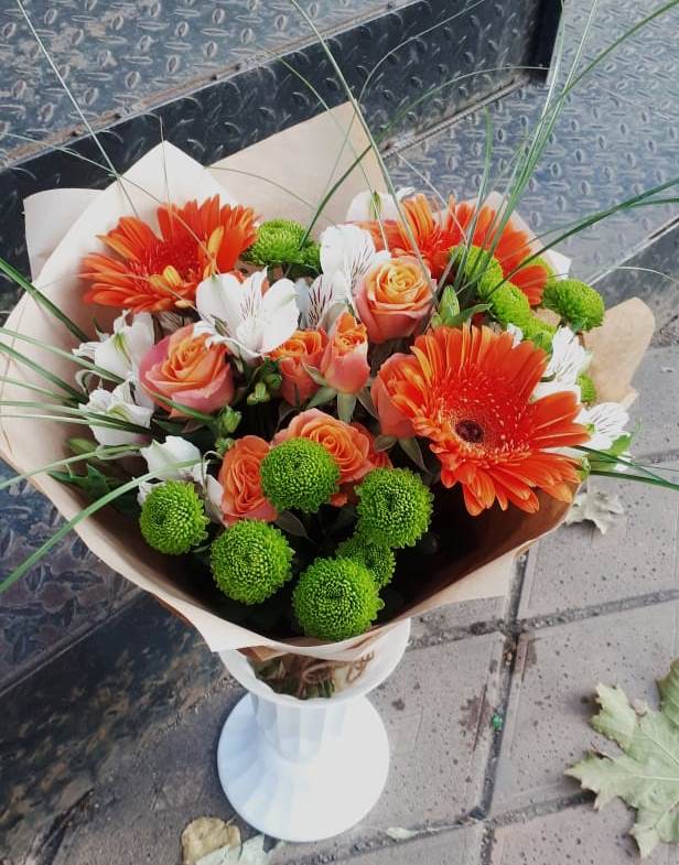 Букет цветов из: Герберы, Хризантемы, Альстромерии и Розы в Цивильске