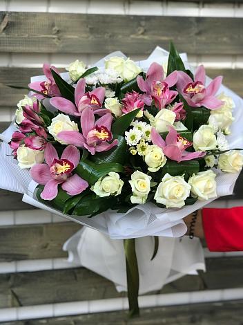 Букет цветов из: Розы и Хризантемы в Цивильске