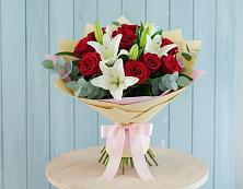 Букет цветов из:  Лилии и Розы в Цивильске