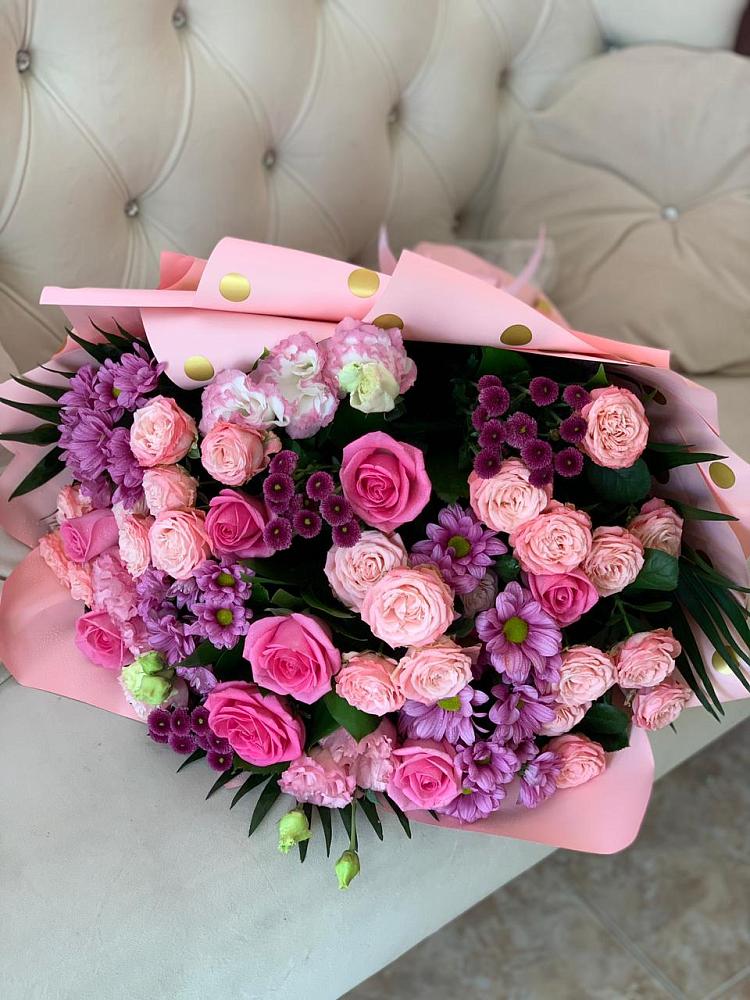 Букет цветов из: Хризантемы, Розы и Лизиантусы в Цивильске