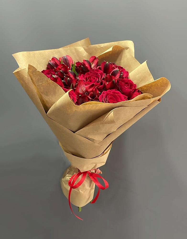 Букет цветов из: Альстромерии и Розы в Цивильске