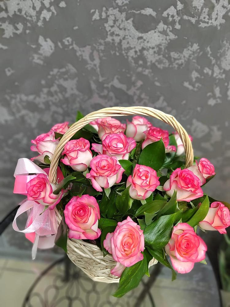 Цветочная композиция из Розы в корзине в Цивильске