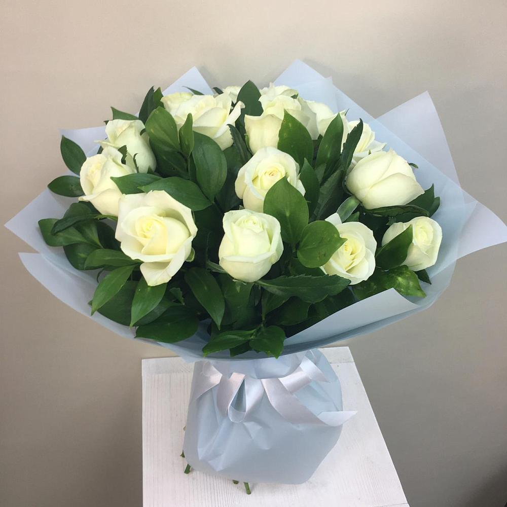 Букет 15 Белых роз Проуд в Цивильске