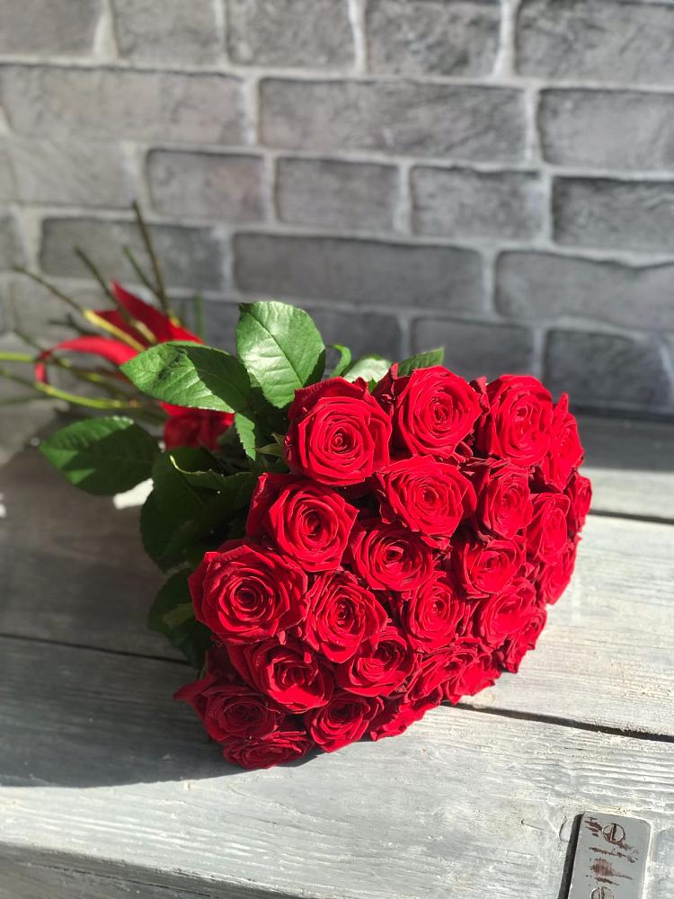 Букет Красные розы Фридом в Цивильске