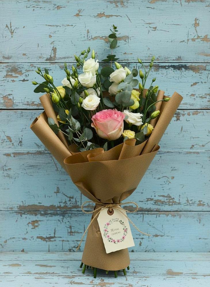 Букет цветов из: Розы и Лизиантусы в Цивильске