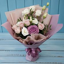 Букет цветов из:  Розы и Лизиантусы в Цивильске
