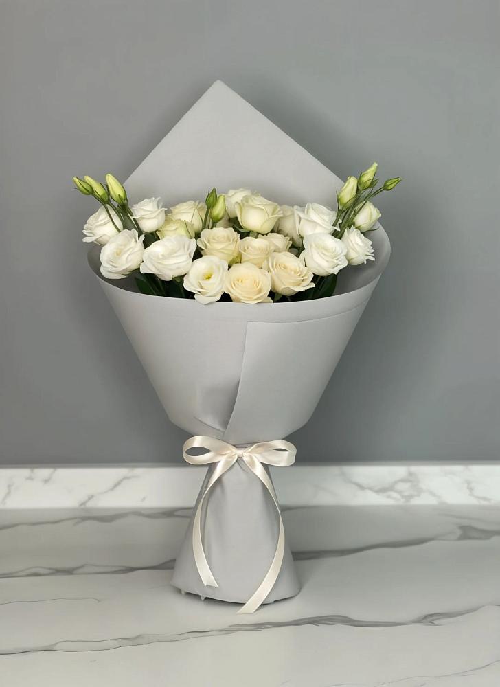 Букет цветов из: Розы и Лизиантусы в Цивильске