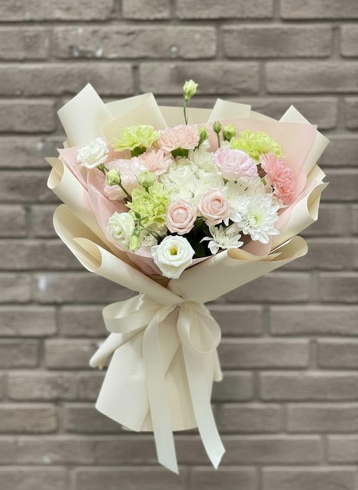 Букет цветов из: Гвоздики, Розы, Лизиантусы и Хризантемы в Цивильске