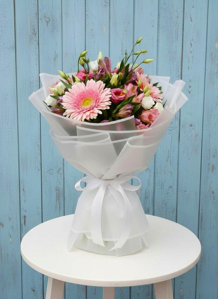 Букет цветов из: Герберы, Альстромерии и Лизиантусы в Цивильске