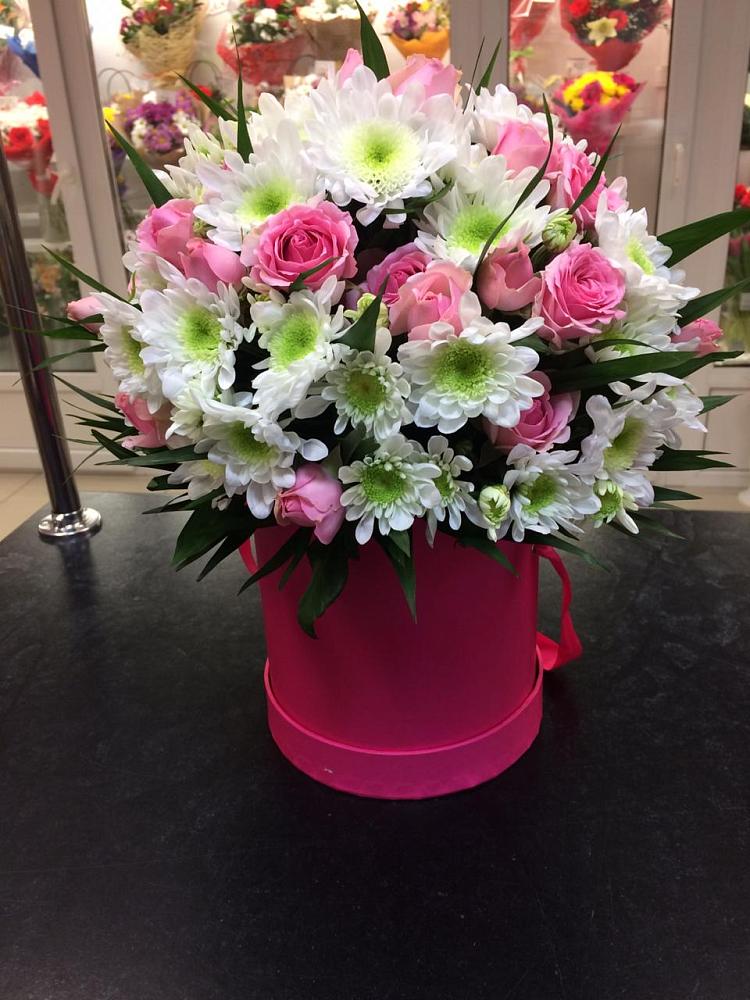 Цветочная композиция из Розы и Хризантемы в шляпной коробке в Цивильске