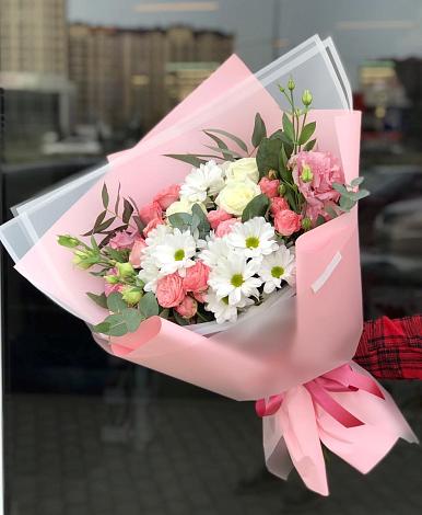 Букет цветов из: Розы, Лизиантусы и Хризантемы в Цивильске